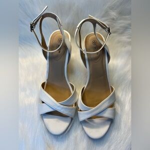 Cushion Walk By Avon White Wedge Sandals- Women's Size 9